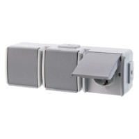 Berker - 477305 - 3fach-Steckdose mit Klappdeckel Aquatec